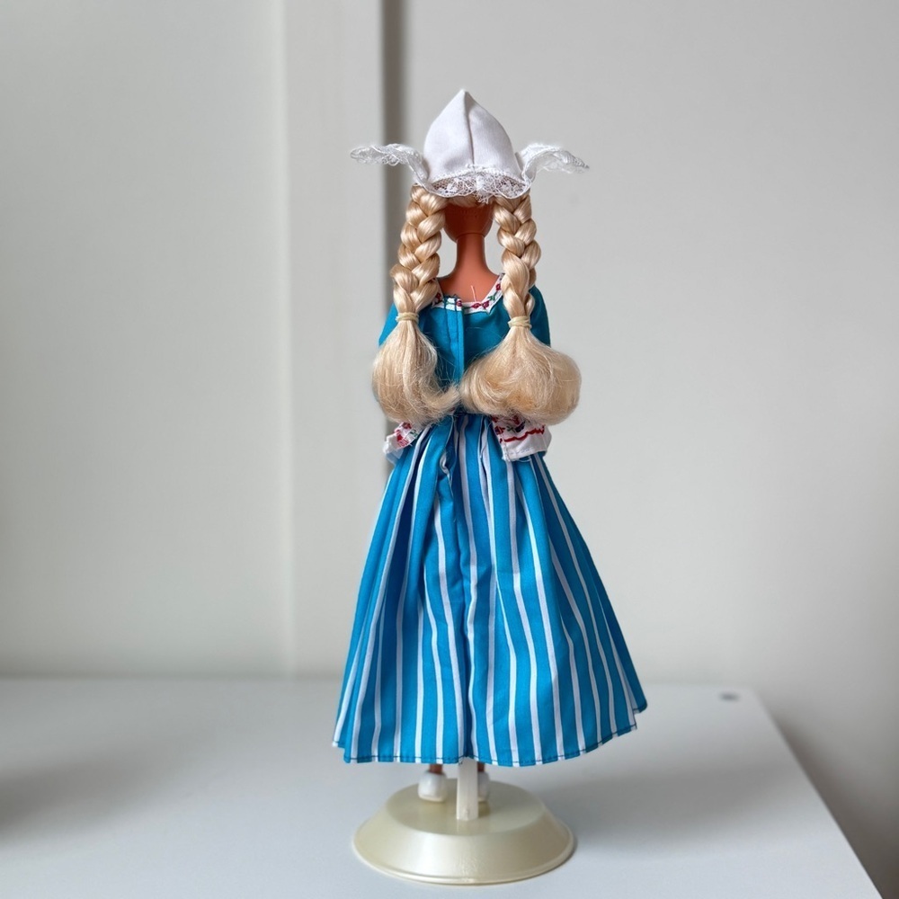 Mattel Dolls of the World Dutch Barbie Doll 1993 Vintage Collectible - Picture 5 of 5